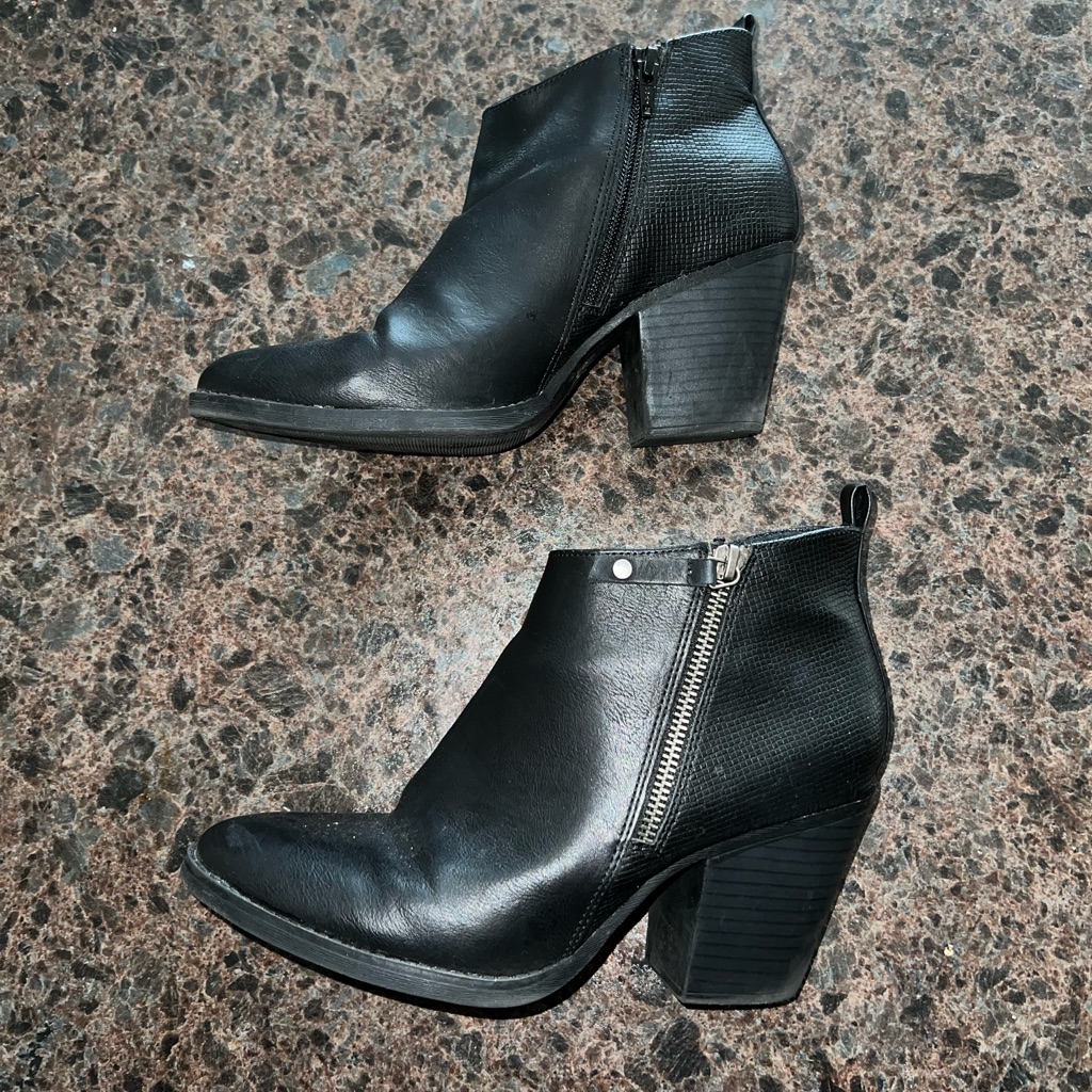 Universal Thread Black Booties